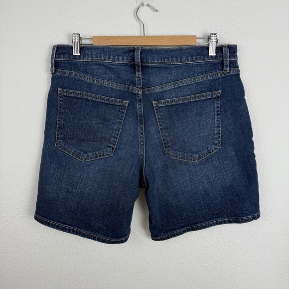GAP Women’s 5” Short Mid Rise Dark Denim Short 30 10R - Picture 4 of 7